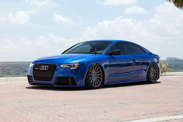 Vossen VFS2 9.0x22 5x120 ET15 Gloss Graphite Flat Face
